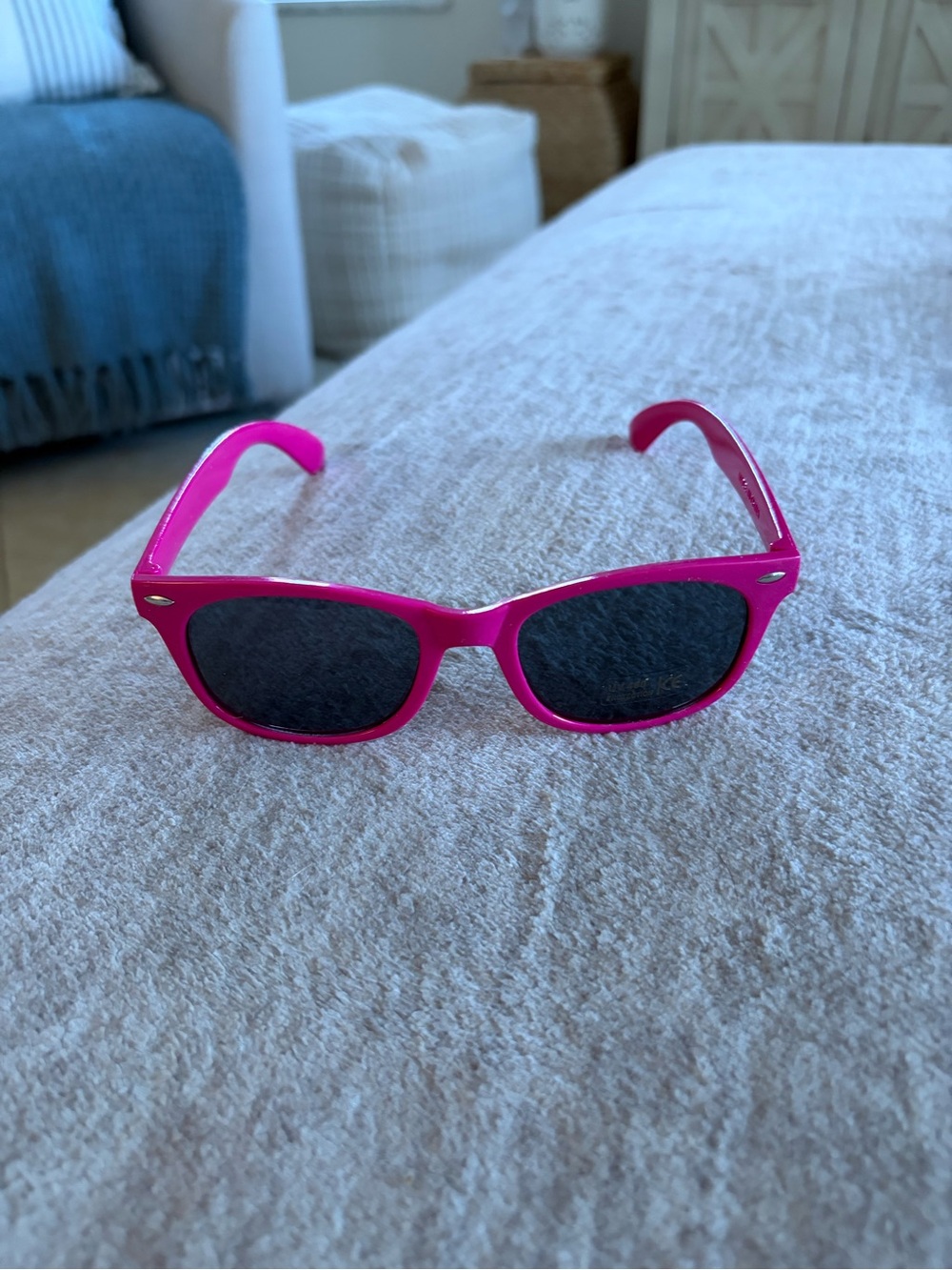Kids Hot Pink Wayfarer Style Sunglasses UV400 New